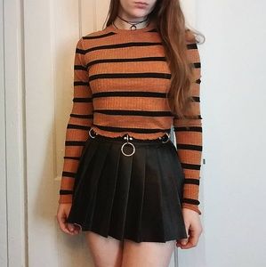 Cropped long sleeve.